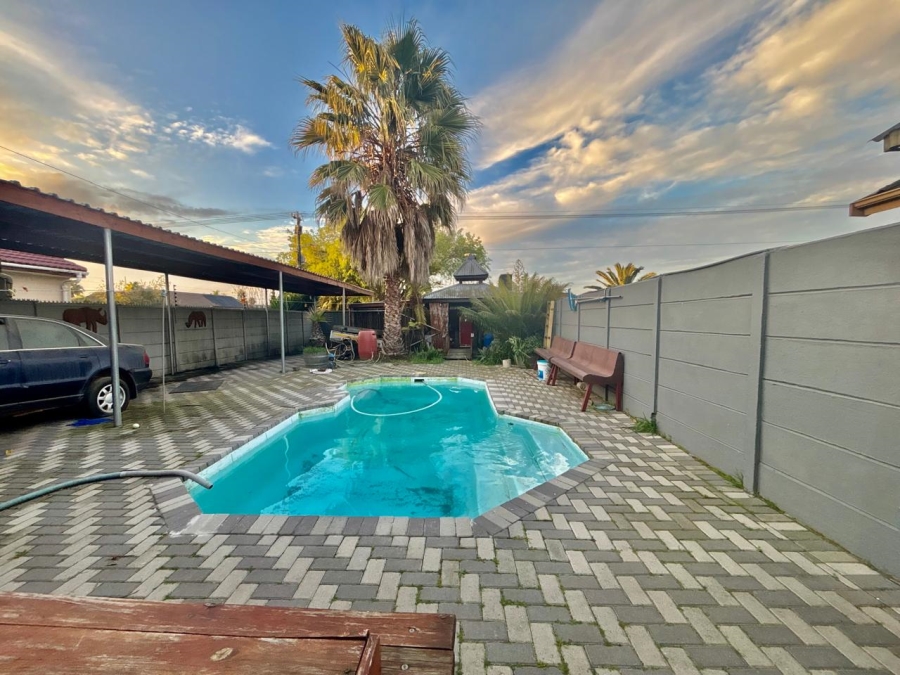 3 Bedroom Property for Sale in Mabille Park Western Cape